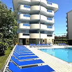 Modern Seaside Escape With Pool Near The Sea شقة بيبيوني