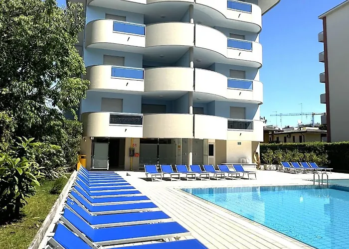 Modern Seaside Escape With Pool Near The Sea Apartman Bibione