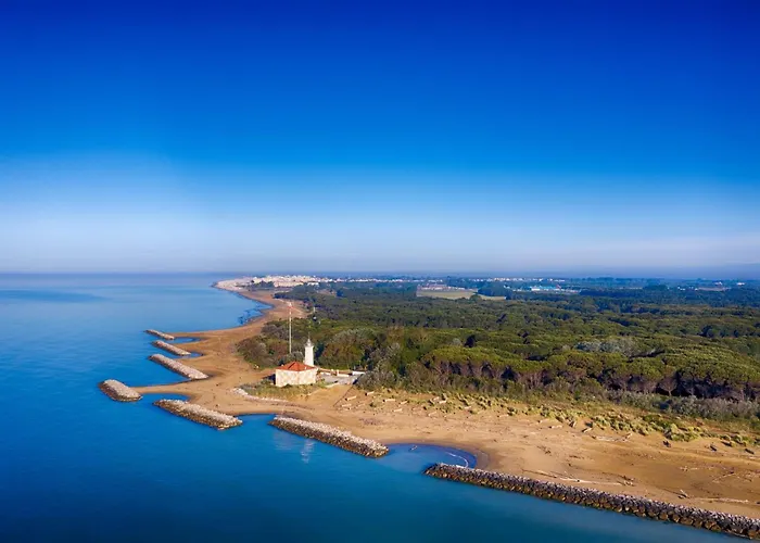 Modern Seaside Escape With Pool Near The Sea *