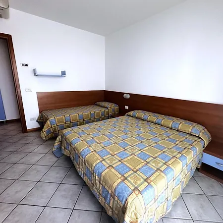 Apartament Modern Seaside Escape With Pool Near The Sea *