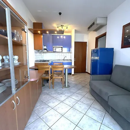 Apartament Modern Seaside Escape With Pool Near The Sea