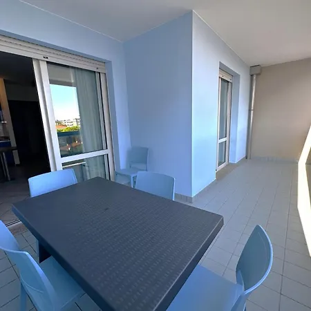 Apartament Modern Seaside Escape With Pool Near The Sea *