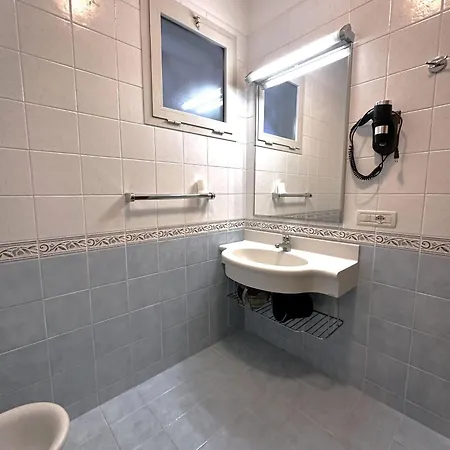 Apartment Modern Seaside Escape With Pool Near The Sea Bibione