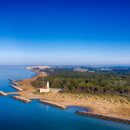 Modern Seaside Escape With Pool Near The Sea *