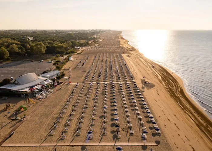Apartment Modern Seaside Escape With Pool Near The Sea